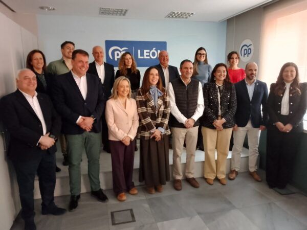 Miembros del Partido Popular en la presentación de su candidatura en León