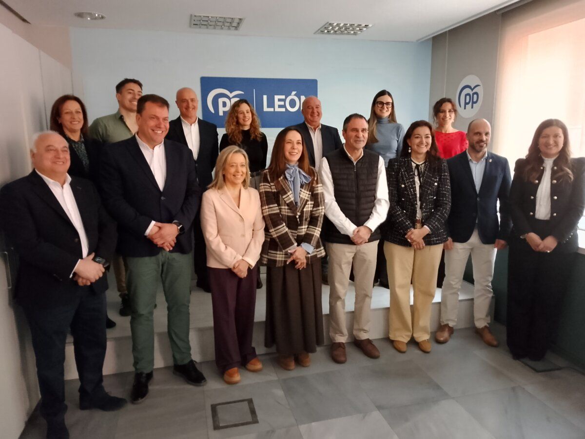 Miembros del Partido Popular en la presentación de su candidatura en León