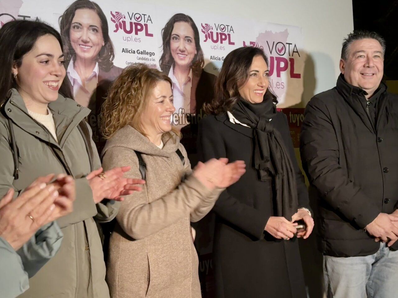Alicia Gallego y miembros de UPL en evento de campaña electoral