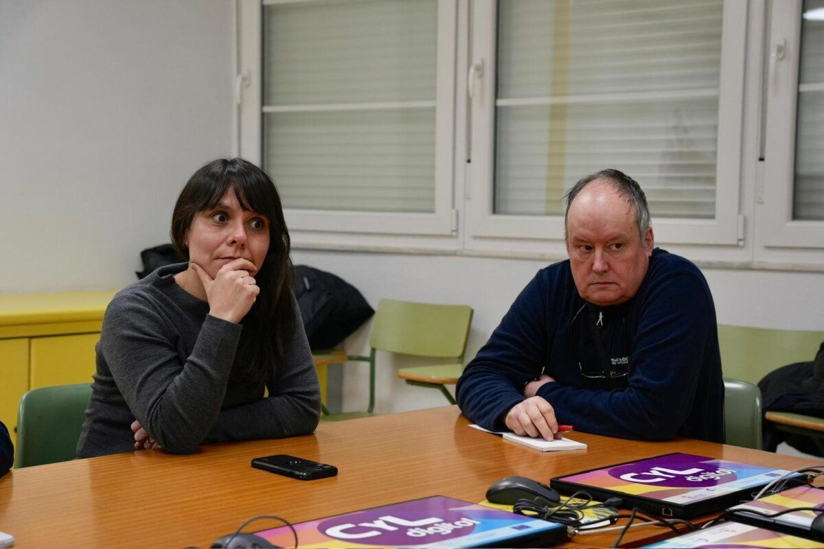 Reunión del PSOE de León sobre el Grado Medio de Informática en Villablino