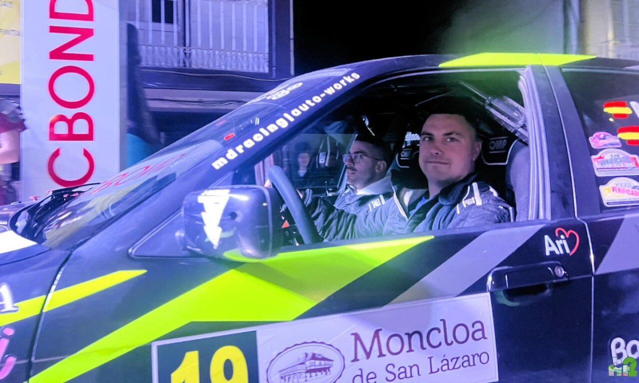 Piloto Raúl Salví en el Rally de la Mencía con su copiloto
