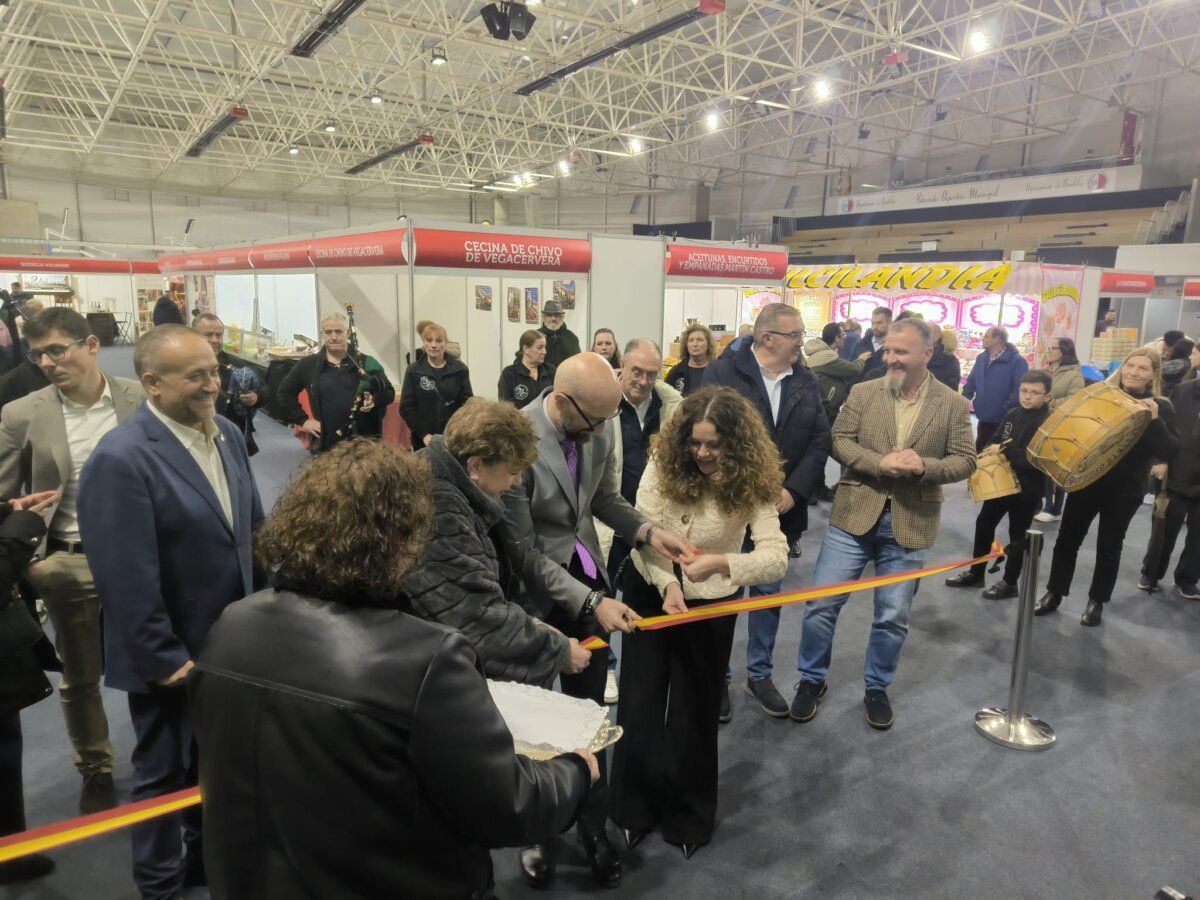 Inauguración de la XXVI Feria Agroalimentaria en Bembibre con autoridades locales