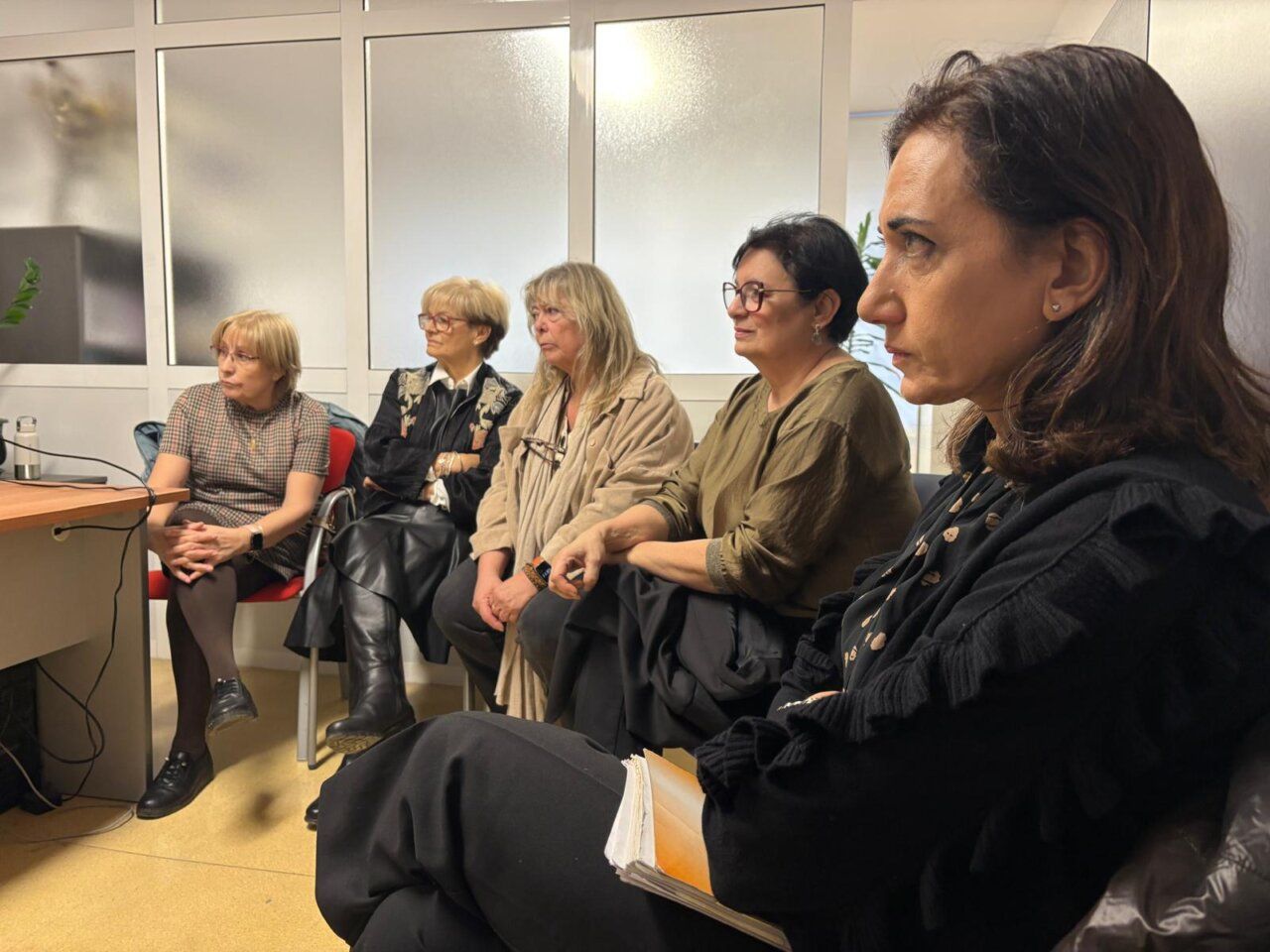 Reunión de la Asociación Leonesa Simone de Beauvoir para discutir violencia de género