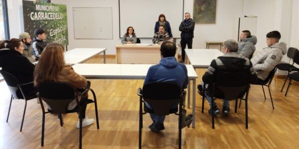 Reunión en el Ayuntamiento de Carracedelo sobre programa de empleo