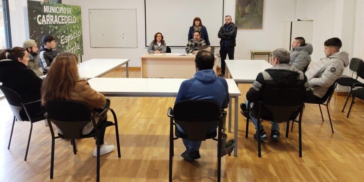 Reunión en el Ayuntamiento de Carracedelo sobre programa de empleo