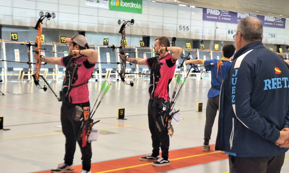 Competidores en el Campeonato de España de tiro con arco en sala