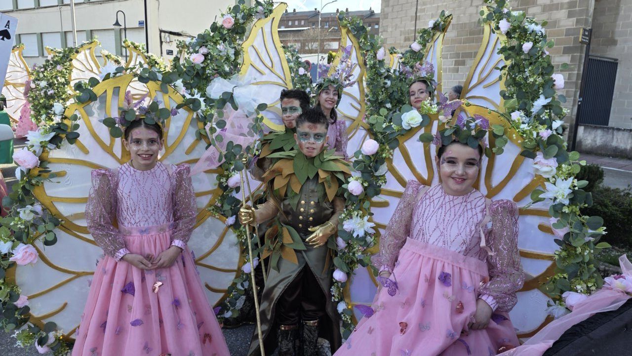 Niños disfrazados en el desfile del Carnaval en Toreno 2026