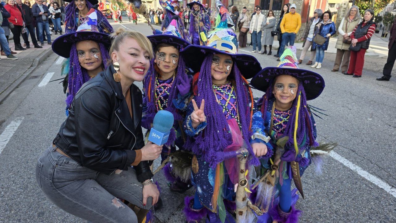 Niños disfrazados en el desfile del Carnaval en Toreno