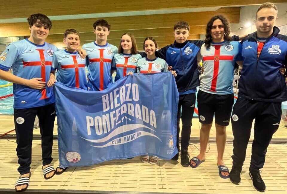 Nadadores del Club Natación Bierzo Ponferrada en el campeonato de invierno