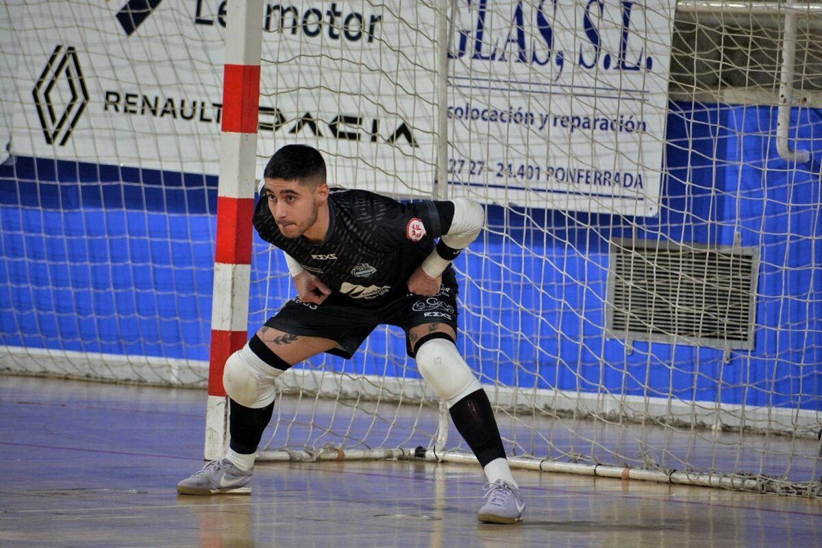 Portero del Ponfesala en un partido de fútbol sala