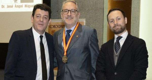Entrega de medalla de Conocimiento Turístico al profesor José Ángel Miguel Dávila