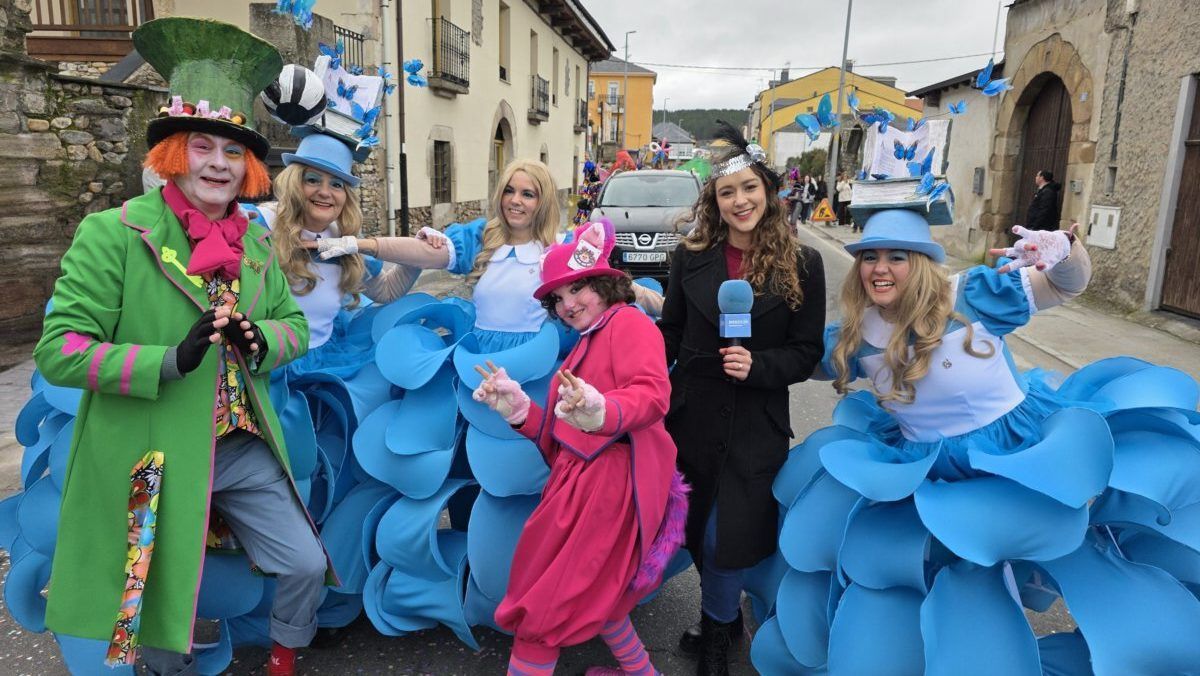 Grupo de personas disfrazadas en el Carnaval de Camponaraya