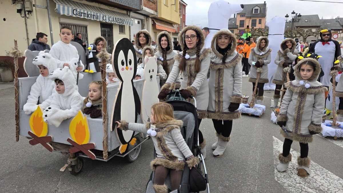 Grupo de personas disfrazadas en el Carnaval de Camponaraya