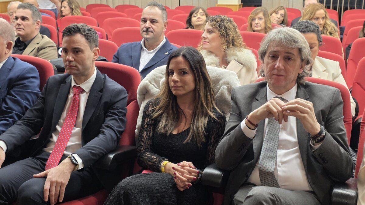 Asistentes al festival del botillo en Bembibre sentados en un auditorio