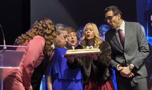 Celebración del Festival del Botillo de Bembibre con un pastel
