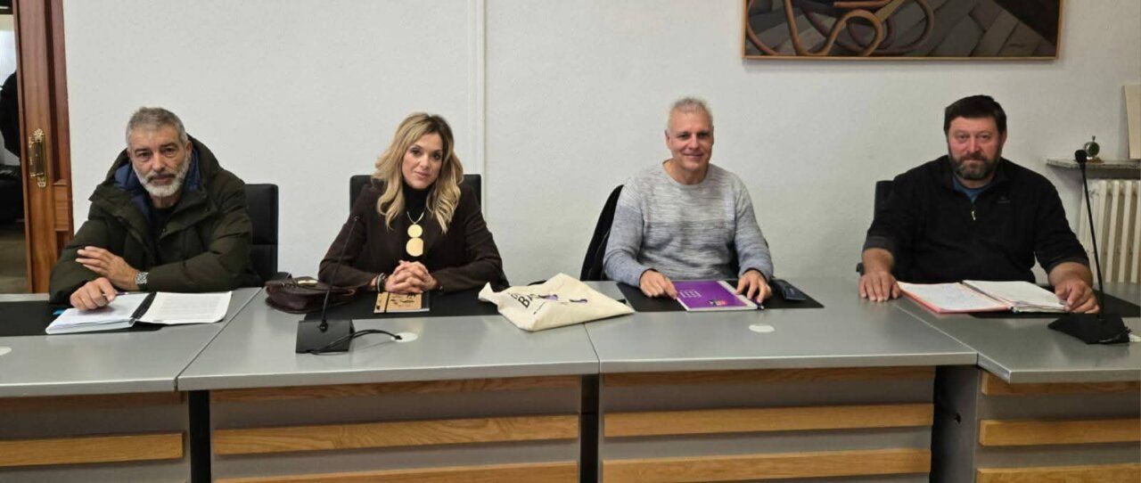 Miembros del Grupo Municipal Podemos-Izquierda Unida en una reunión