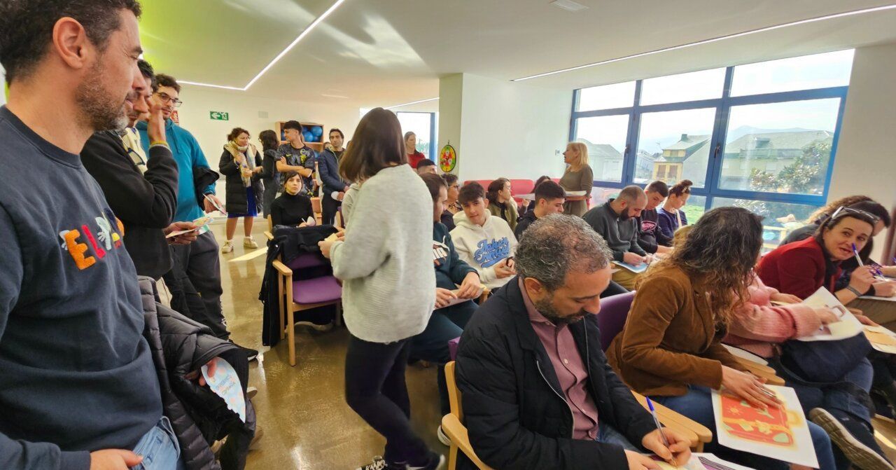 Asistentes en la Jornada de Puertas Abiertas del Centro de Día AFA Bierzo