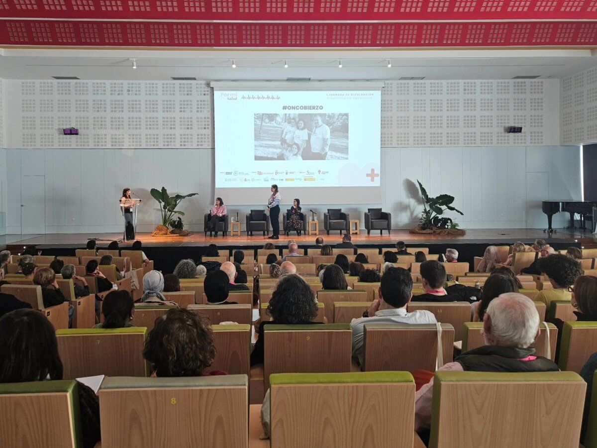 Asistentes a la I Jornada de Divulgación Científica en Oncología en Ponferrada