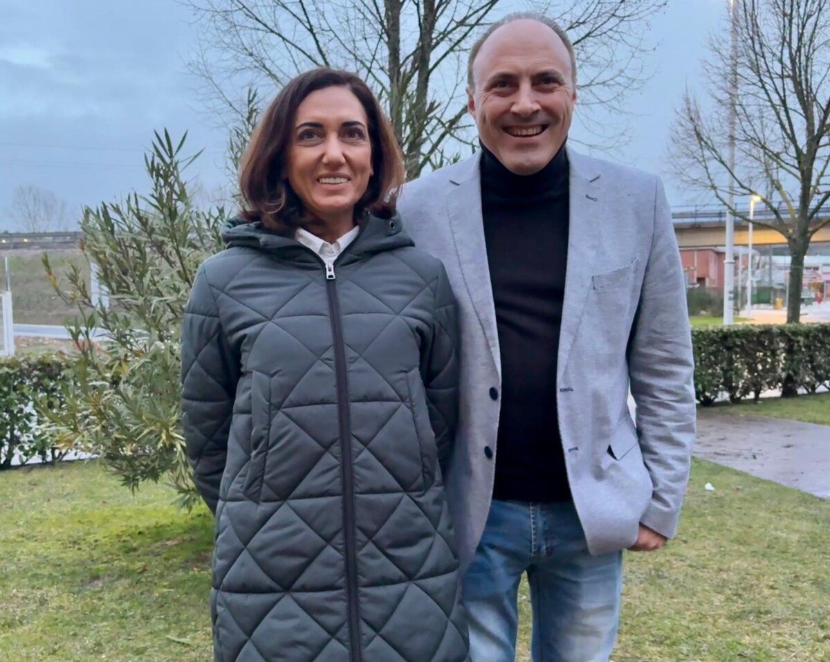 Miembros de la Junta Gestora de UPL en El Bierzo posando al aire libre
