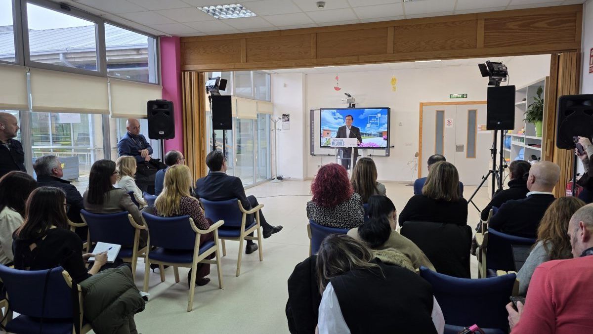 Alfonso Fernández Mañueco en el Centro Alzheimer de El Bierzo durante un evento