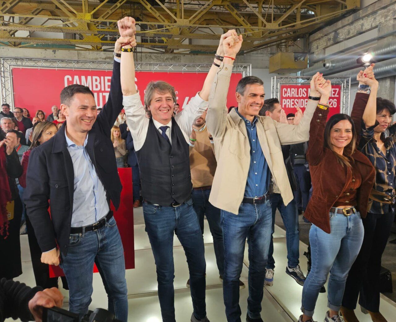 Pedro Sánchez y otros líderes del PSOE en un mitin en Ponferrada