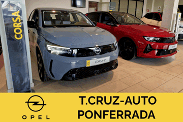 Dos coches Opel Corsa en el concesionario T. Cruz Auto en Ponferrada