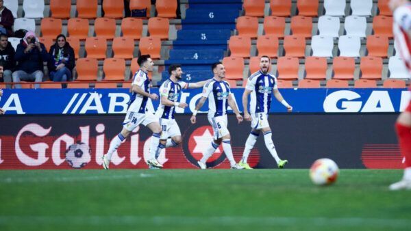 Jugadores de la Ponferradina celebrando un gol en el Anxo Carro