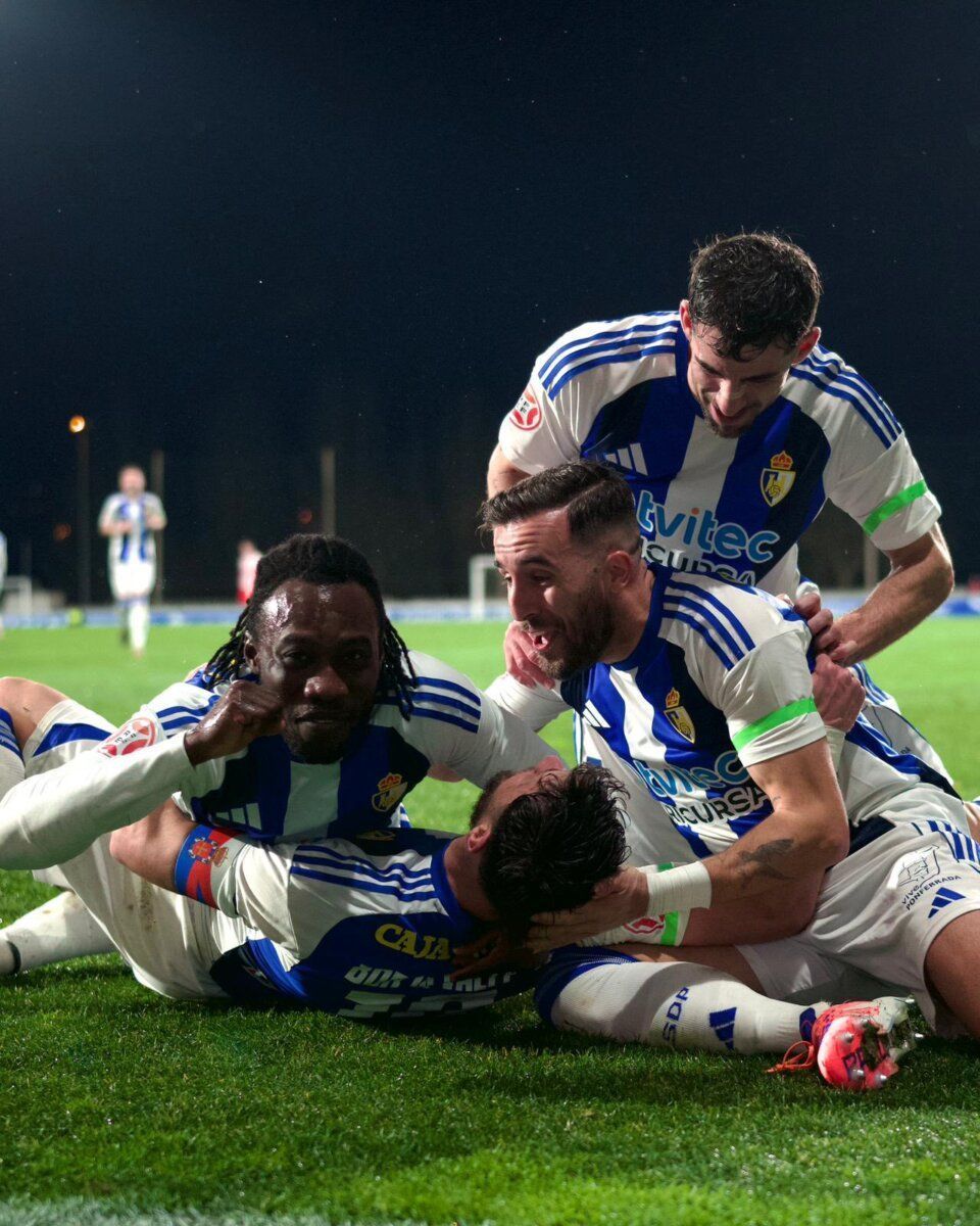 Jugadores de la SD Ponferradina celebrando un gol en el partido contra el CD Lugo