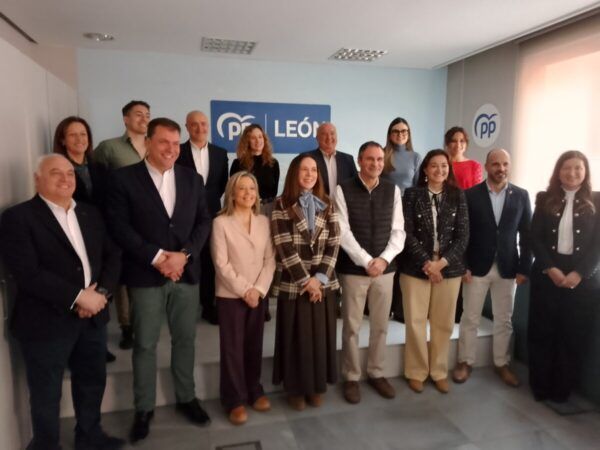 Miembros del Partido Popular en la presentación de su candidatura en León