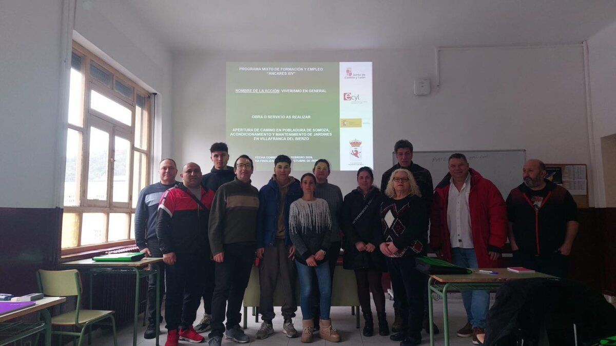 Grupo de personas en aula durante el programa Ancares XIV en Villafranca del Bierzo