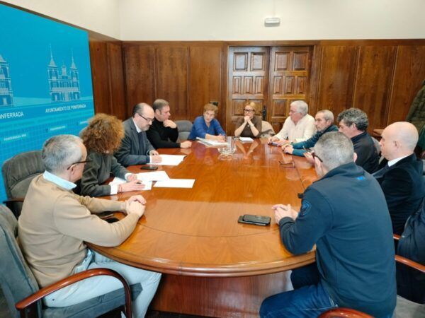Reunión del Ayuntamiento de Ponferrada sobre la emergencia del agua potable