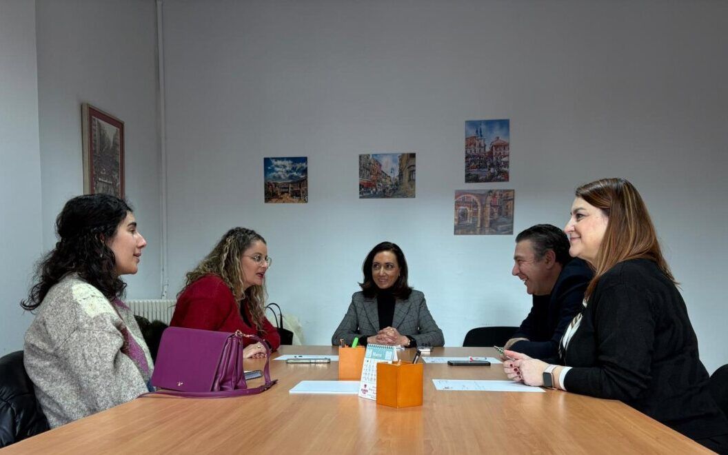 Reunión de representantes de UPL y FELAMPA sobre educación