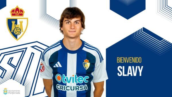 Jugador de la SD Ponferradina, Slavy, en su presentación oficial