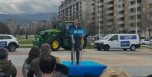 Alfonso Fernández Mañueco hablando en un evento electoral en Ponferrada
