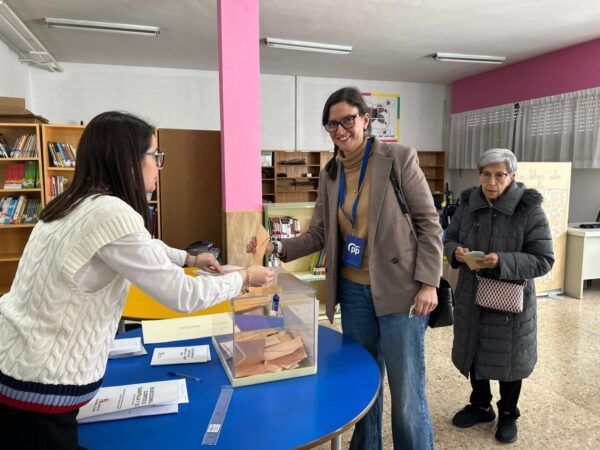 Votación en Ponferrada durante las elecciones de Castilla y León