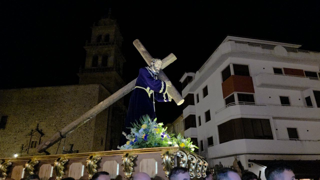 Imagen de Jesús Nazareno durante la procesión en Ponferrada