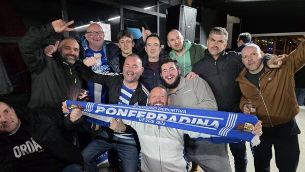 Grupo de aficionados de la Ponferradina en el Bar el Toralín