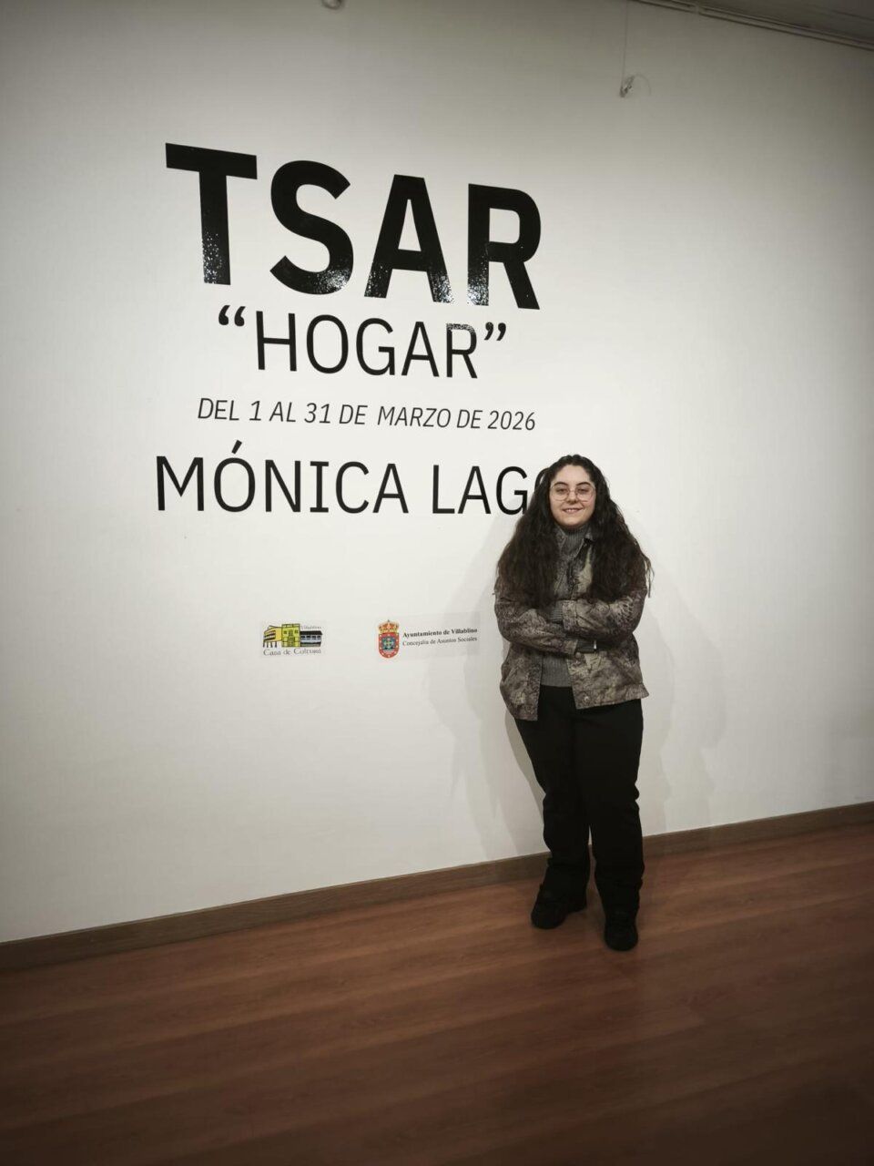 Mónica Lago en la exposición TSAR 'HOGAR' en la Casa de Cultura de Villablino