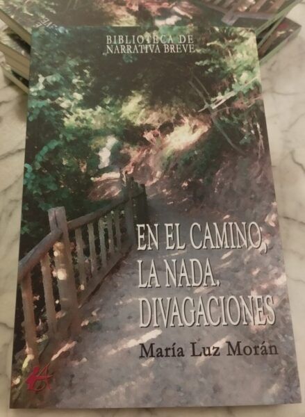 Portada del libro En el camino, la nada, divagaciones de María Luz Morán