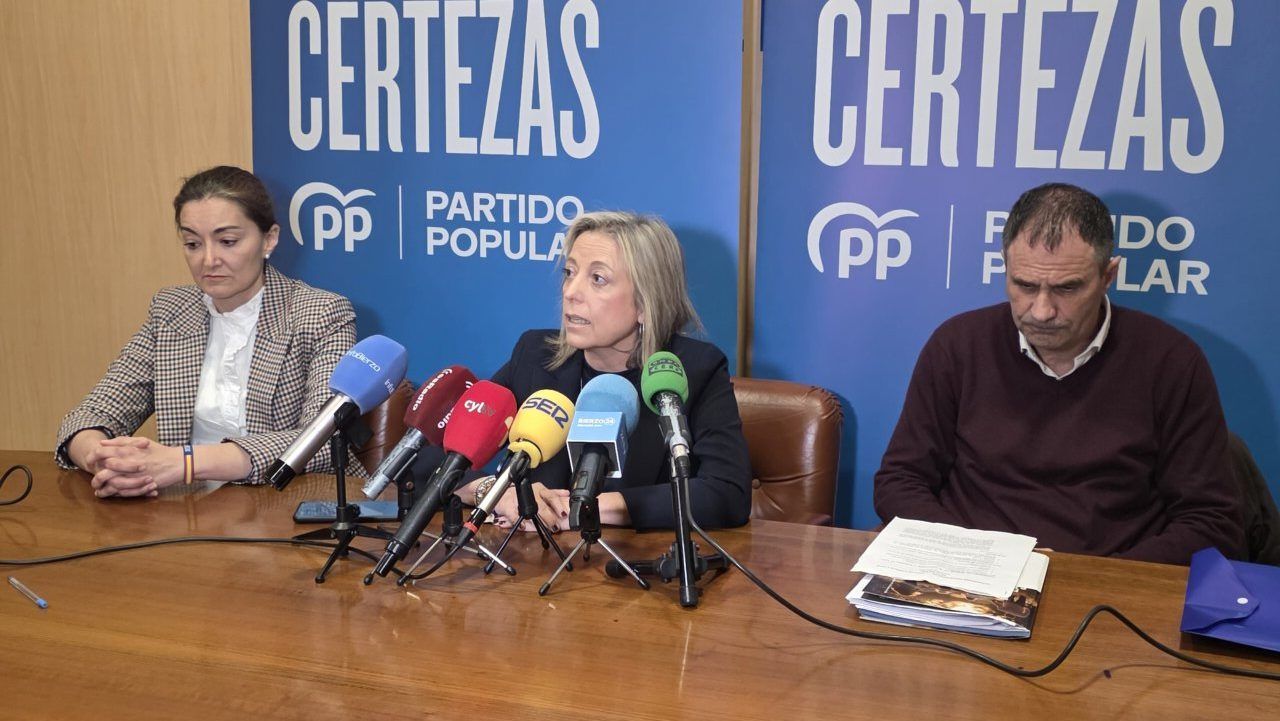Rueda de prensa del Partido Popular sobre gestión sanitaria en el Bierzo