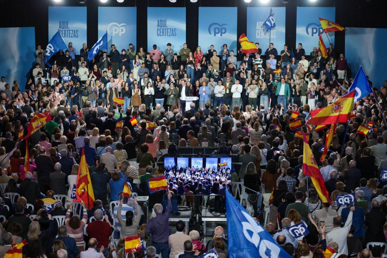 Multitud en el cierre de campaña del Partido Popular en Valladolid.