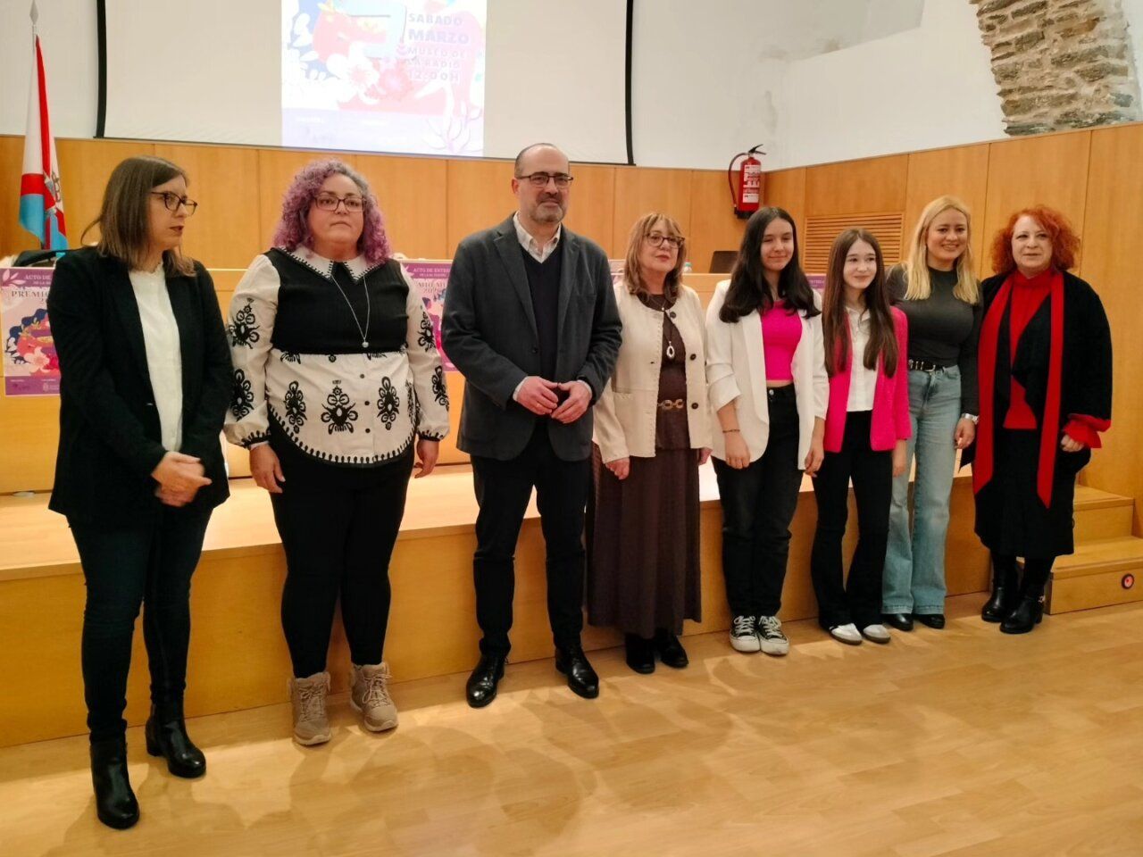 Tatyana Galán y otros asistentes en la entrega del Premio Mujer 2026.