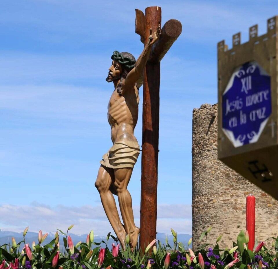 Cristo crucificado en el Vía Crucis penitencial en Ponferrada