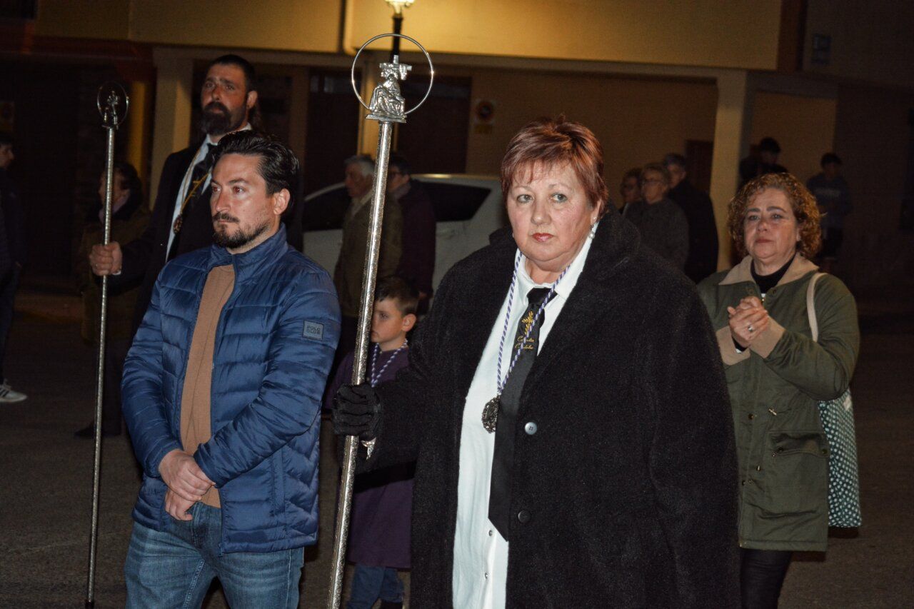 Participantes en la procesión del Viernes de Dolores en Cacabelos