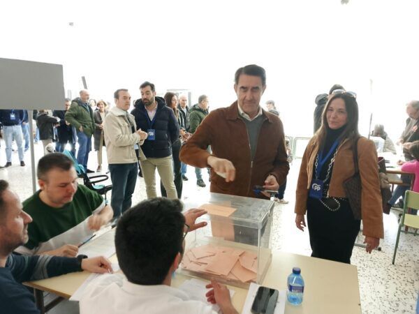 Candidatos del PP votando en la provincia de León