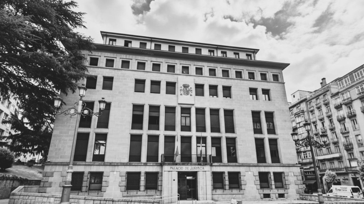 Cuatro años de cárcel por estafar 160.000 euros a una mujer a la que conoció por Facebook tras ofrecerle una participación en una supuesta clínica odontológica de Ponferrada