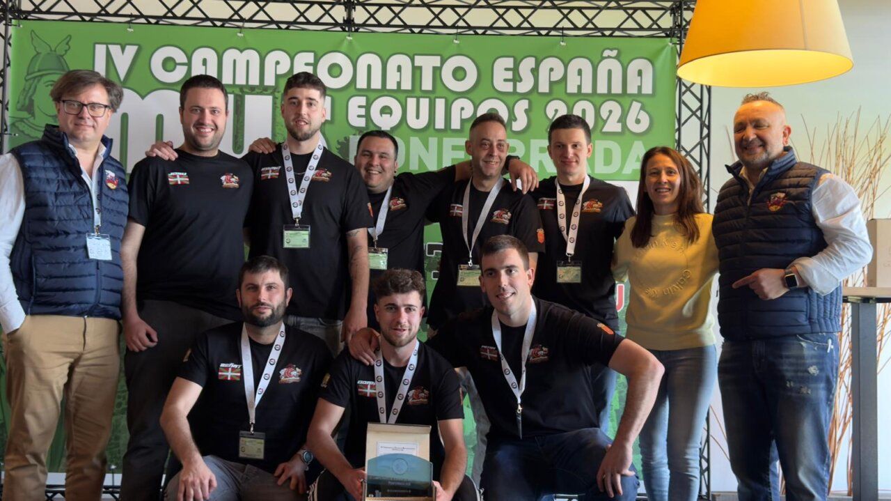 Grupo de jugadores en el IV Campeonato Nacional de Mus en Ponferrada