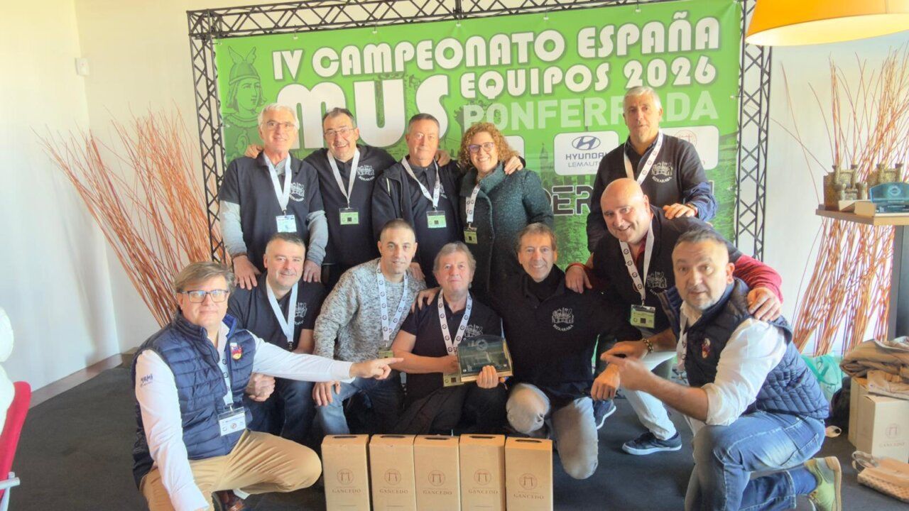 Grupo de participantes en el IV Campeonato Nacional de Mus en Ponferrada