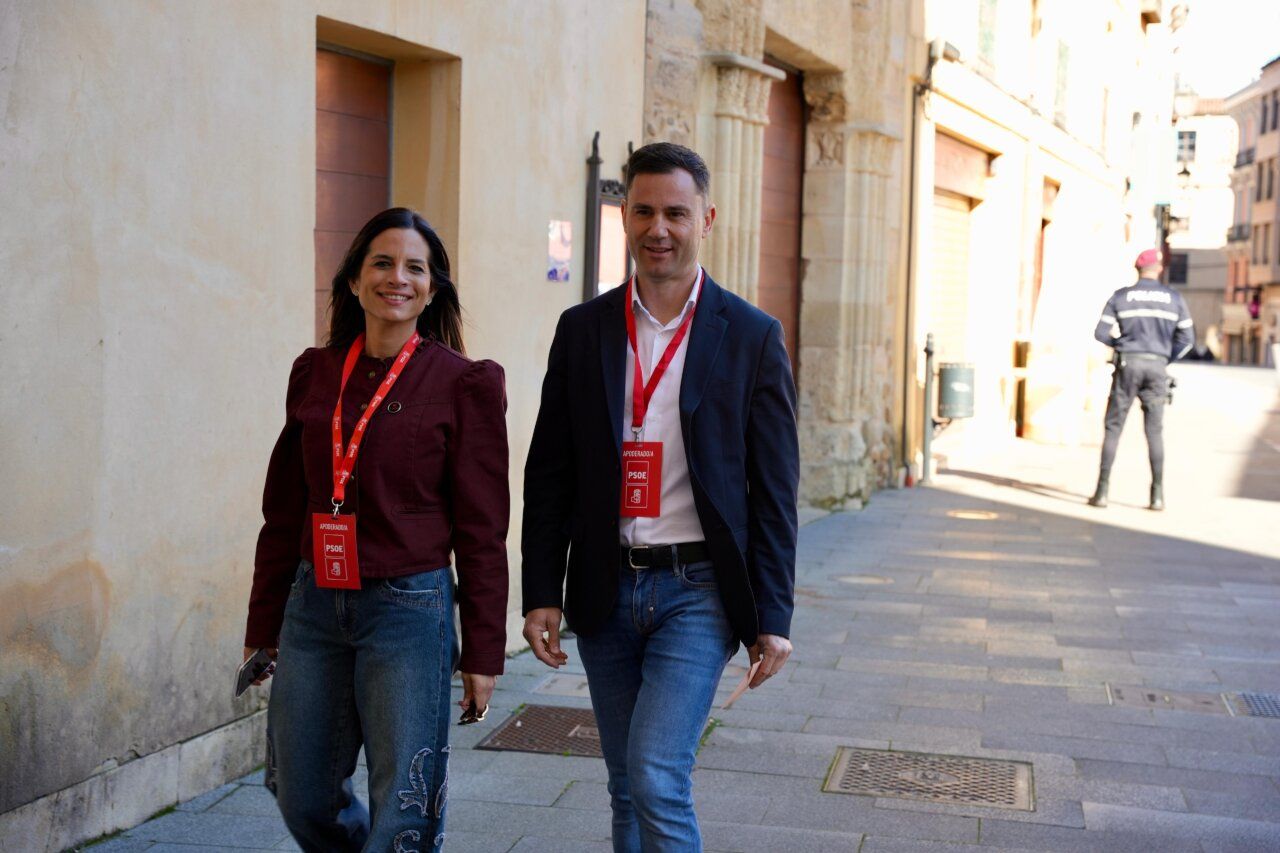 Cendón y Rubio caminando en un evento del PSOE