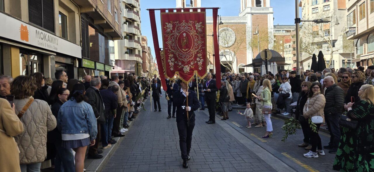 Celebración del Domingo de Ramos en Ponferrada con una multitud de personas